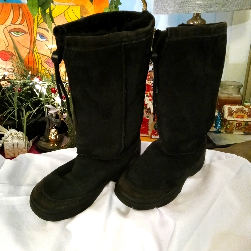 Ugg black mid-calf sheering lined boots size 7.5
